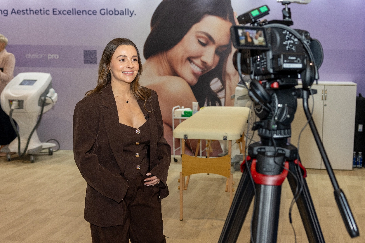 An interview at the Sinclair aesthetic trade show, filmed by an event videographer from Medialook
